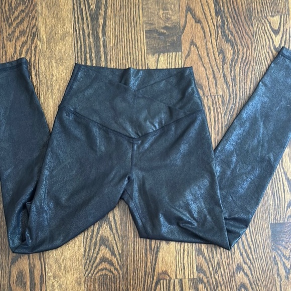 Black High-Waisted Leggings - Picture 6 of 6
